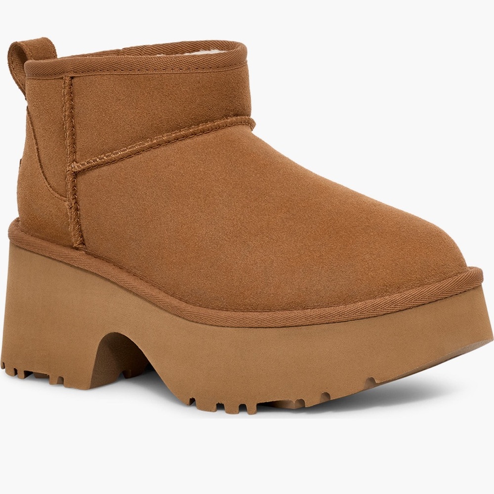 UGG®
Classic Ultra Mini
New Heights
Platform Boot (Women)(NWB)